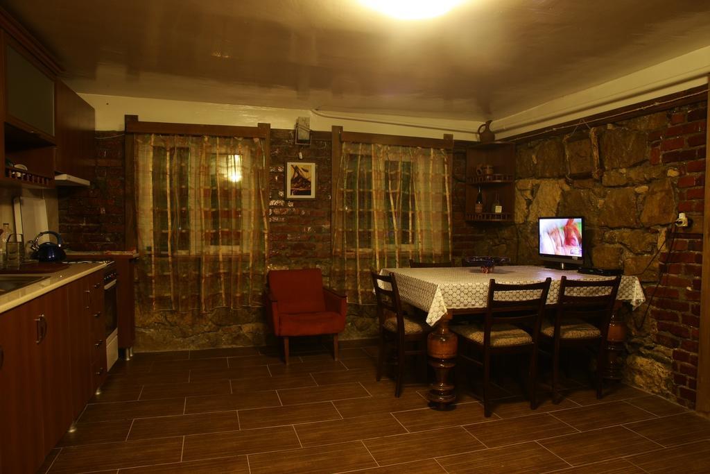 Sun Guest House Kutaisi Exterior photo
